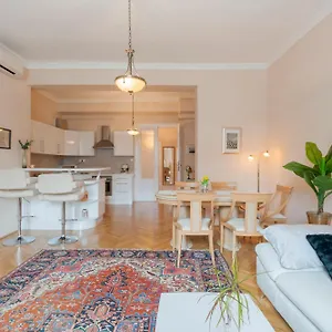  Appartement View To The Roofs Luxury With 2 Bedrooms