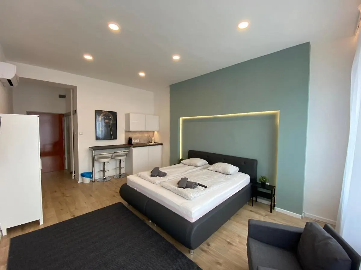 Center Of Budapest Apartment 3 contacts
